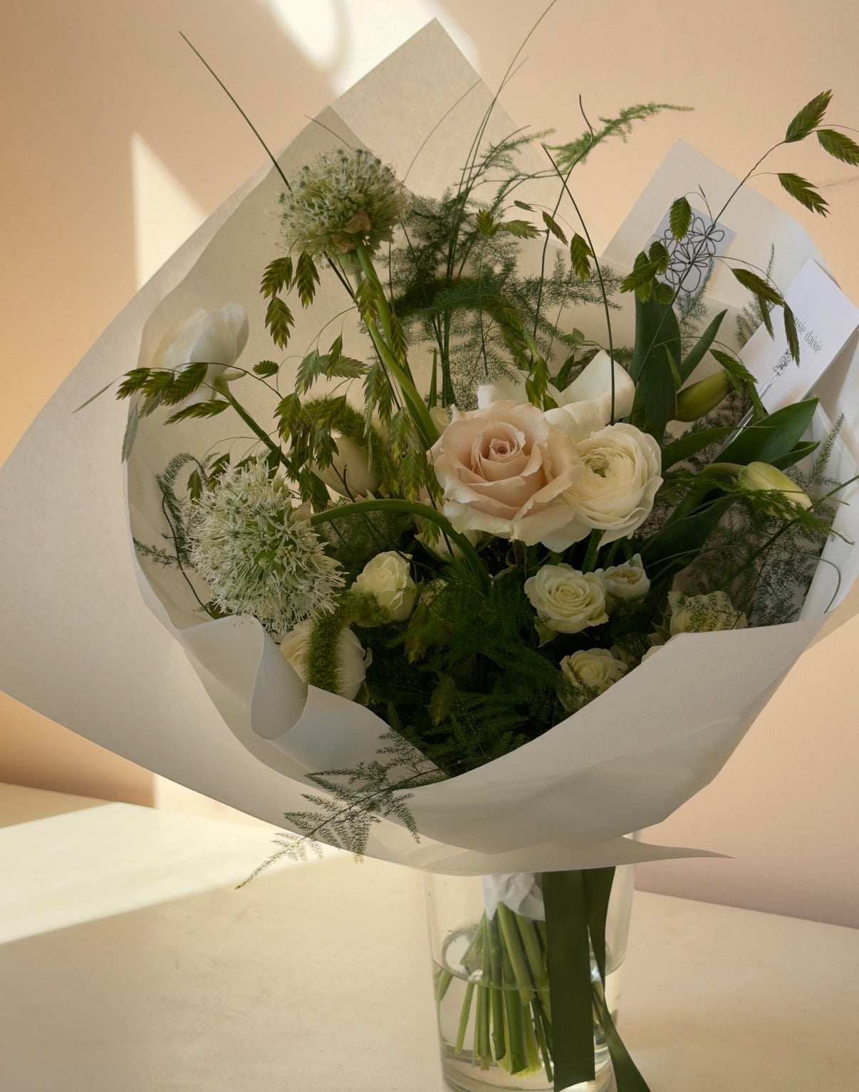 Soft + neutral bouquet